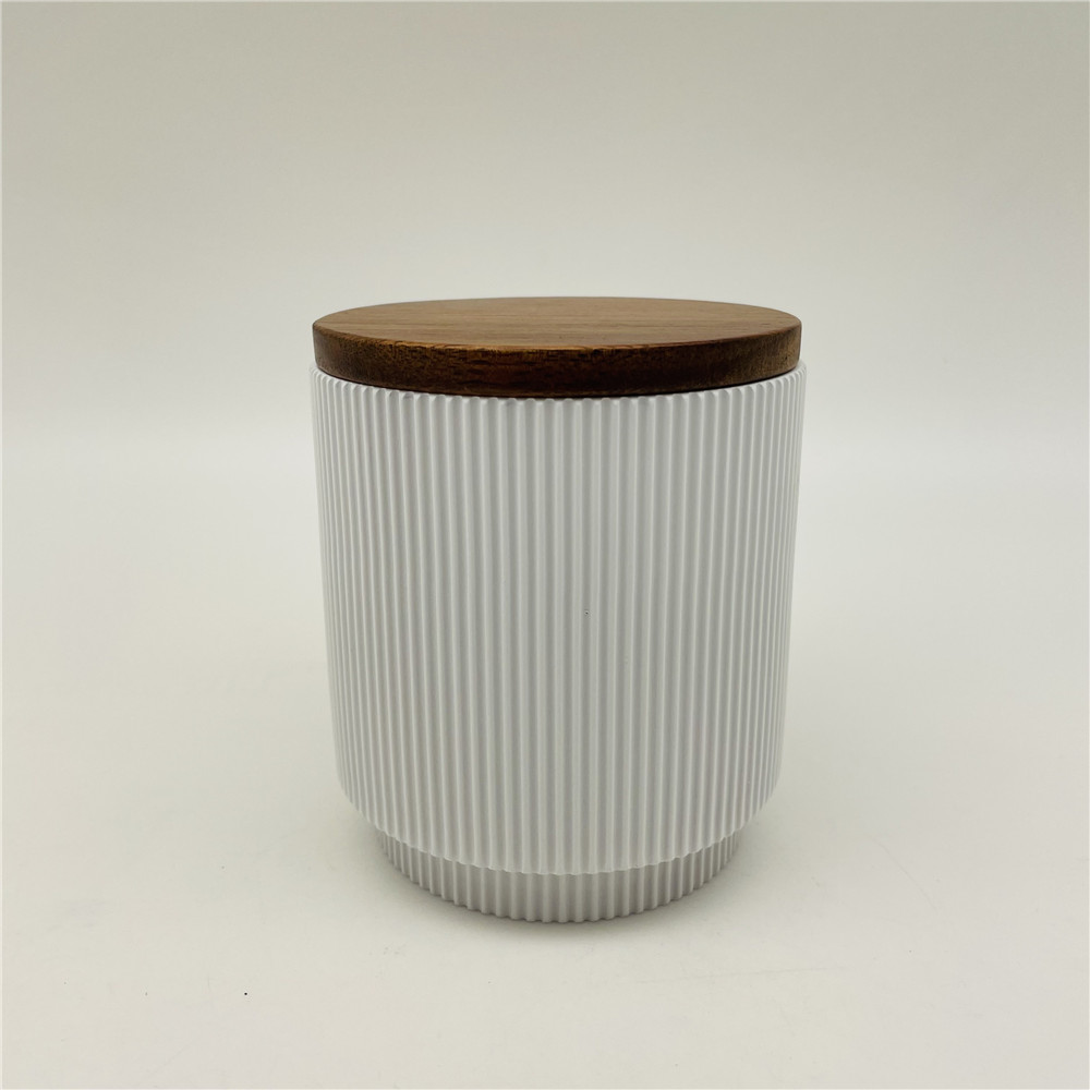 white Vertical Stripe Polyresin bathroom Accessories Set with wood parts