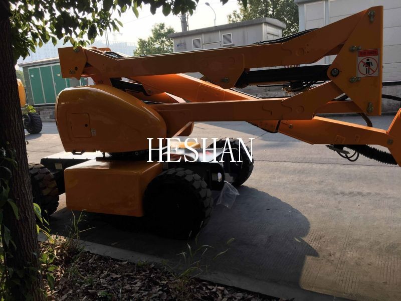 Self Propelled Articulated Boom Lift Machine 20M Engine And Electric Driven