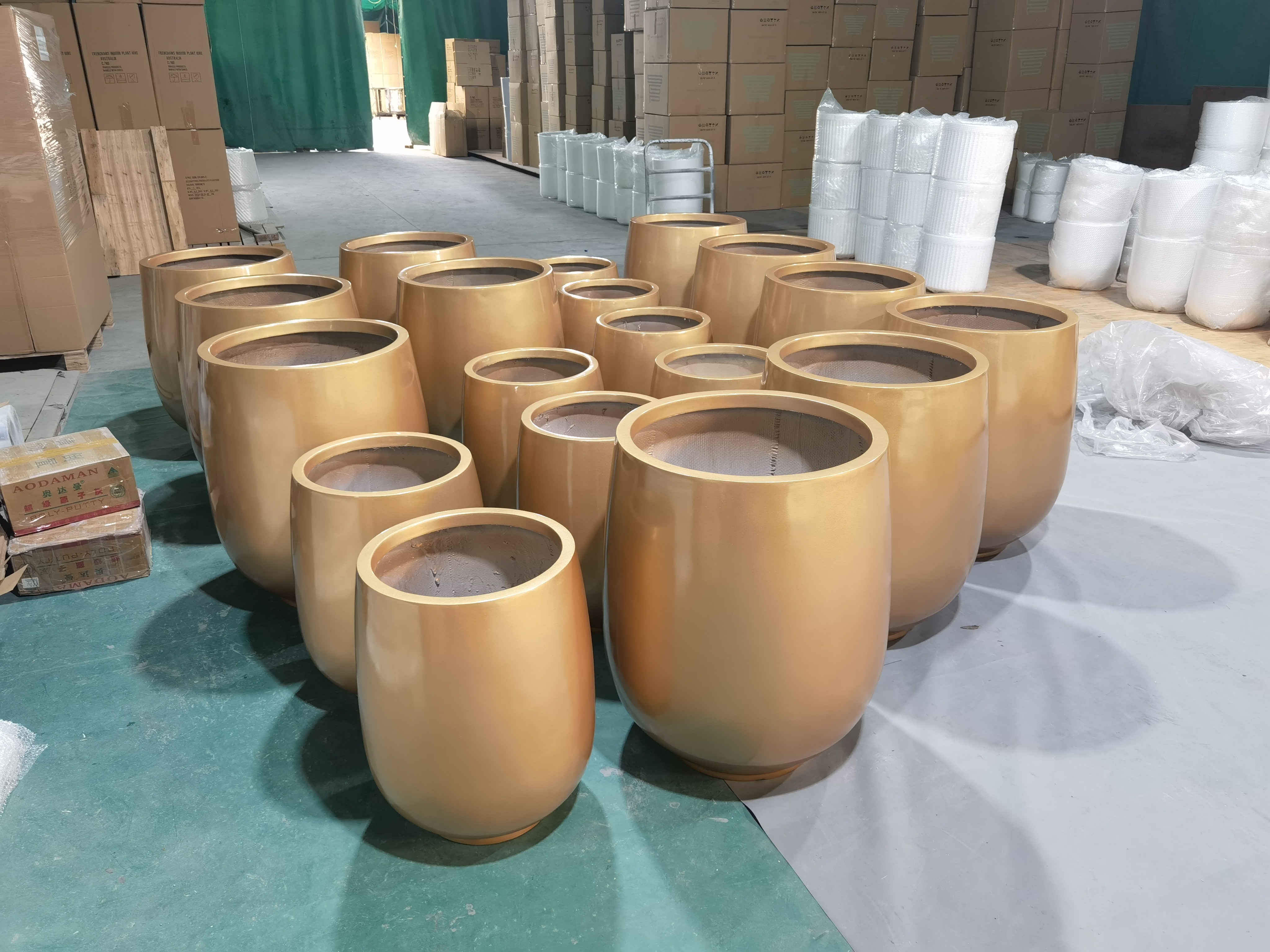 Indoor And Outdoor Fiberglass Flower Pots Resin Flower Planter China Wholesale