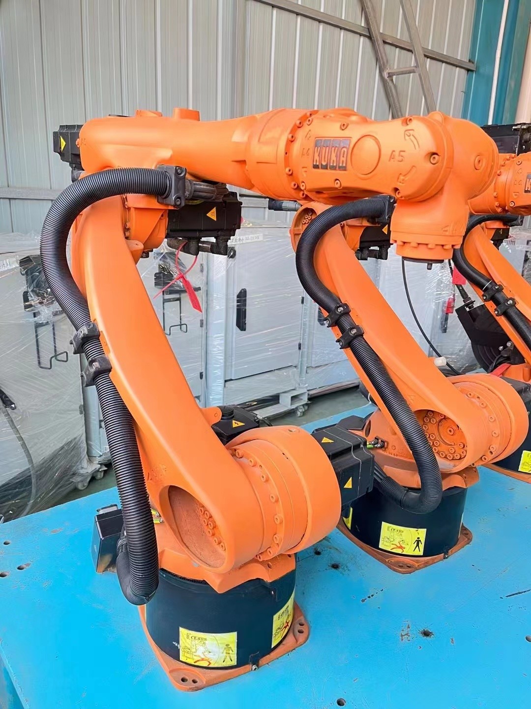 KRC4 Controller Included Used KUKA Robots KR60-3 60kg Payload 2033mm Reach for Loading Handling Cutting and Assembly