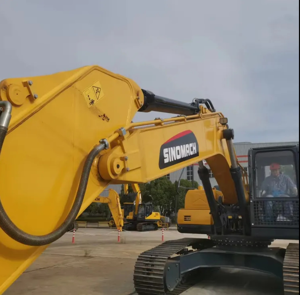 Hot Sale Factory Price Used Crawler Excavator Machine Diesel Engine Digger Construction Equipment