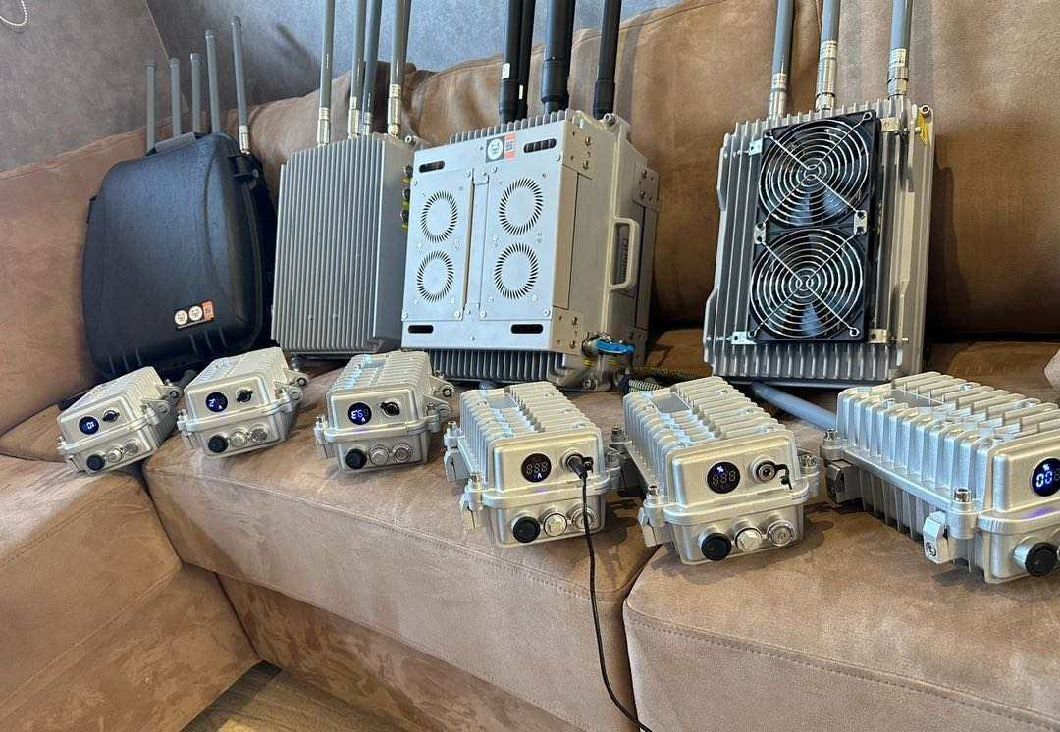 4-Band Signal Suppressor System 700-1200MHz 50W/Band with Cooling Fan