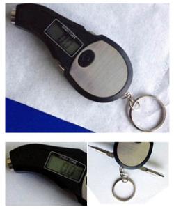 Quality digital tire gauge with key ring &amp; screwdrivers . wholesale
