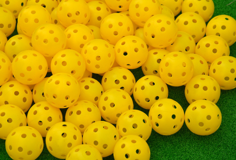 hollow practice golf ball ， hole hole plastic golf ball ， golf ball , golf balls , golf practice ball