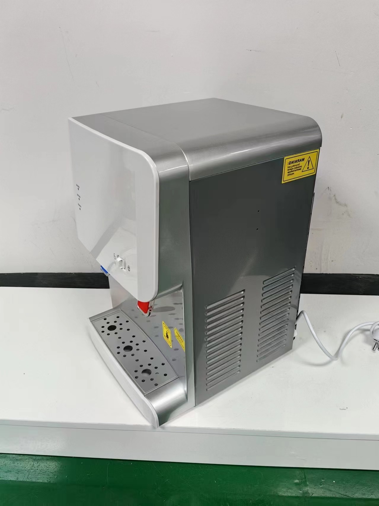 Plastic Desktop Water Dispenser Hot Cold Water with Child Safety Lock