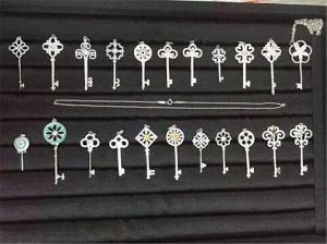 Quality diamonds key 18kt gold with yellow gold or white gold or pink gold wholesale