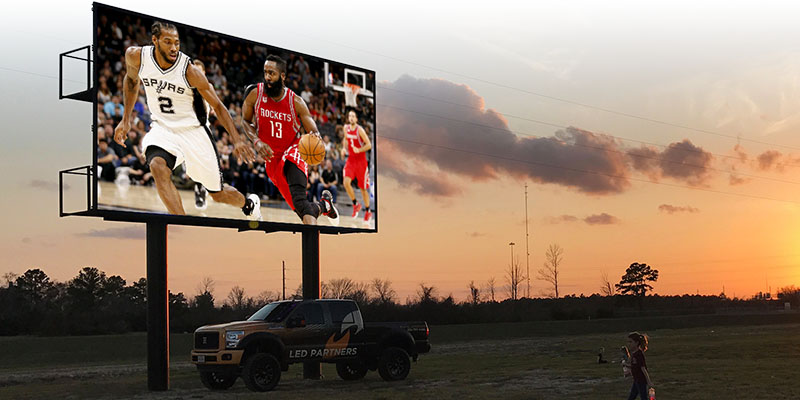 Small Pitch Large Outdoor LED Display Board With Seamless Splicing 976mm Size Panel