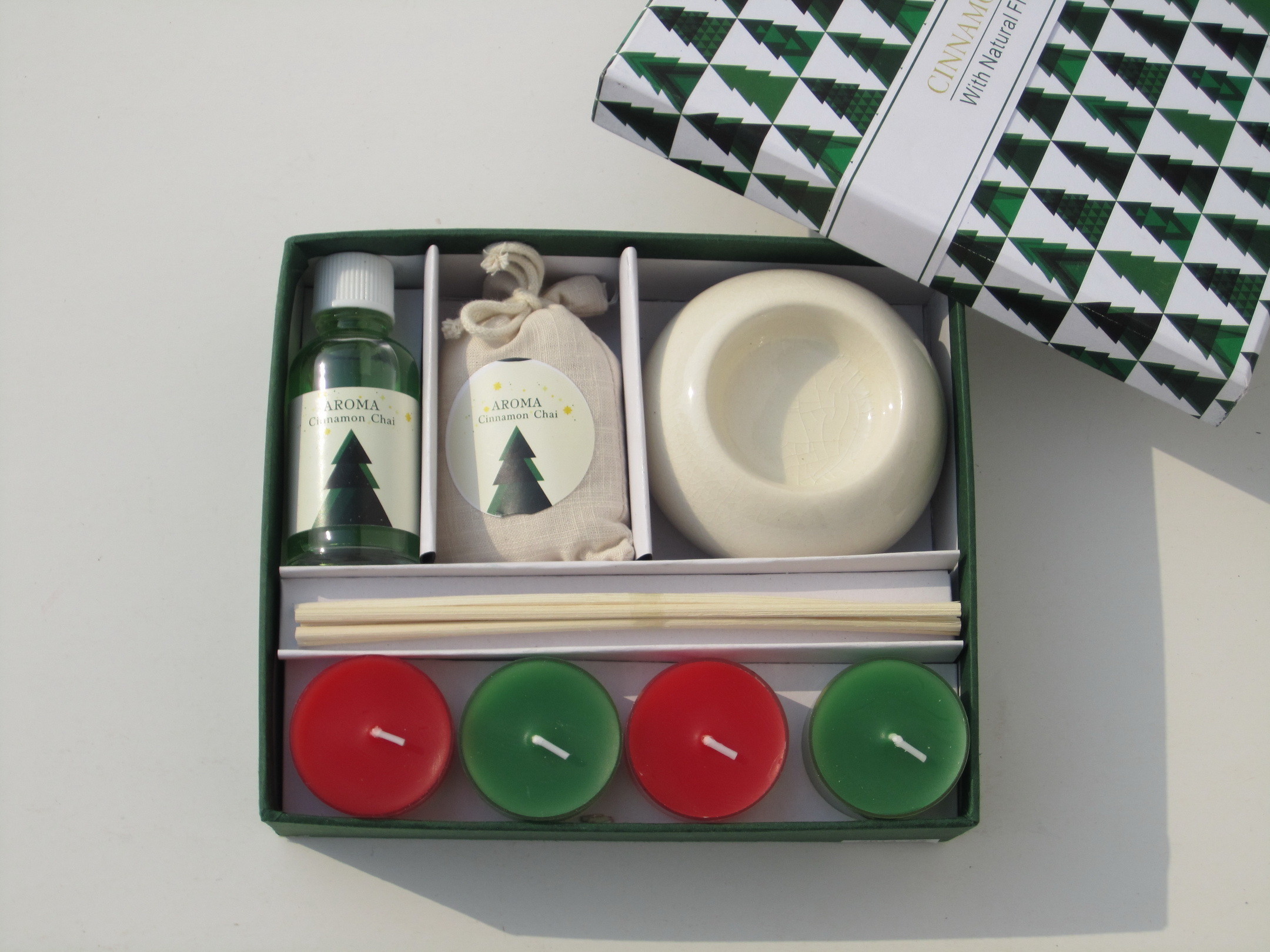 Red & Green Cinnamon chai fragrance scented tealight candle & essential oil packed into gift box