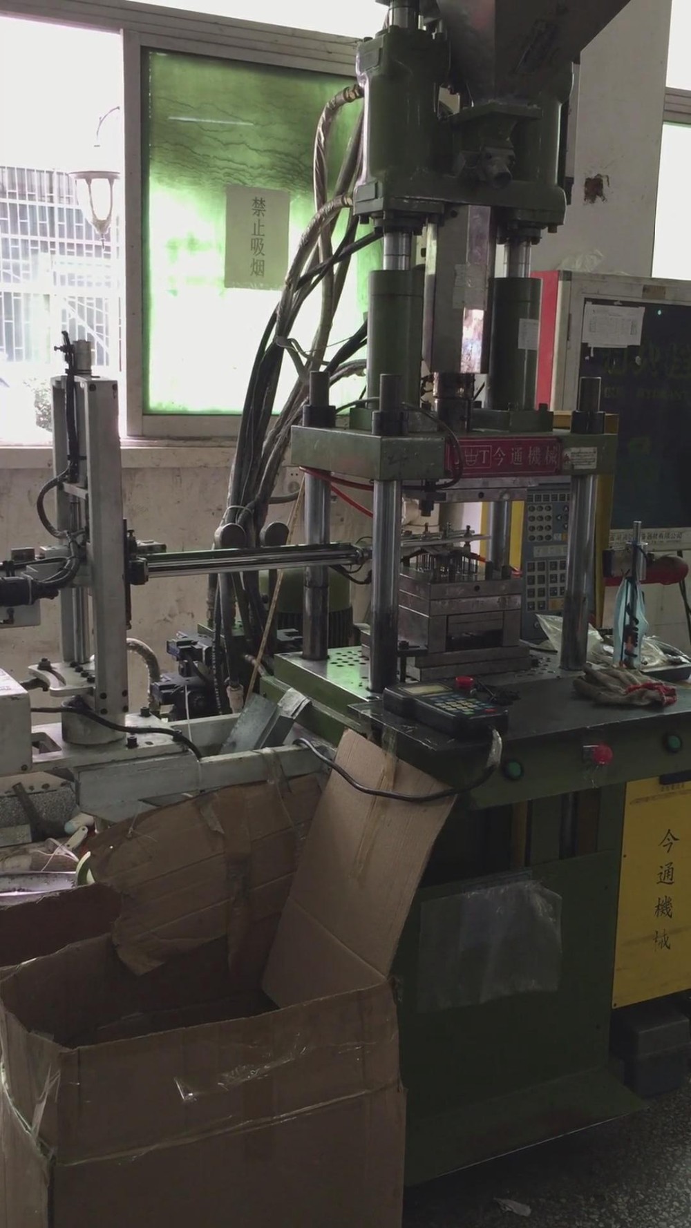 Small Size 20T Plastic Vertical Injection Moulding Machine Manufacturers With 0 Mm Open Stroke