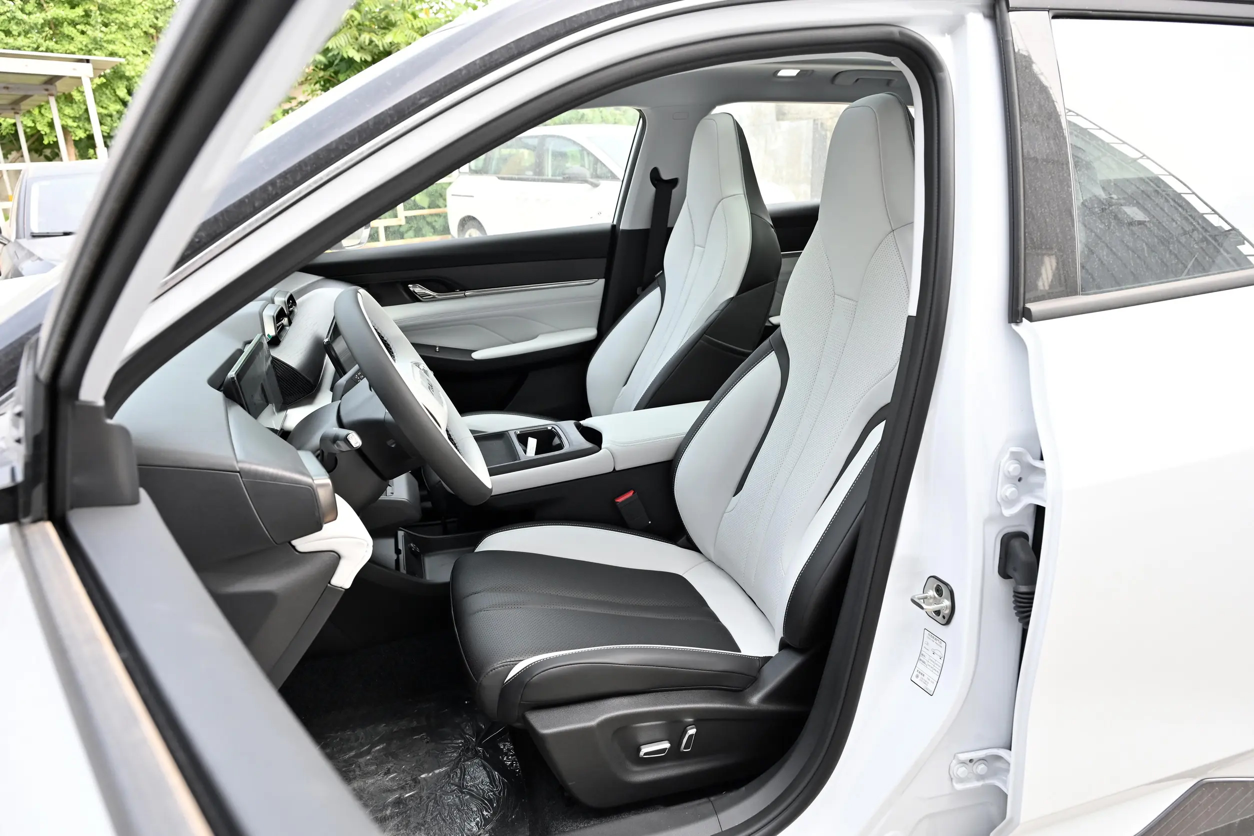 Plug-in Hybrid Dongfeng L7 EV 518 Pro Long-Range Electric SUV Mini Car Fast Charge 0.43 Hours Dongfeng Energy Vehicles