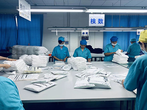 Non Woven Pp Pe Coated Yellow Disposable Surgical Gown For Doctors
