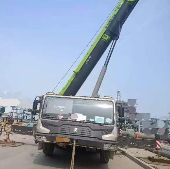 Seven-Arm Crane Jib ZTC2000E 2021 Years Zoomlion Mobile Crane 130tons for Heavy-Duty Construction Projects