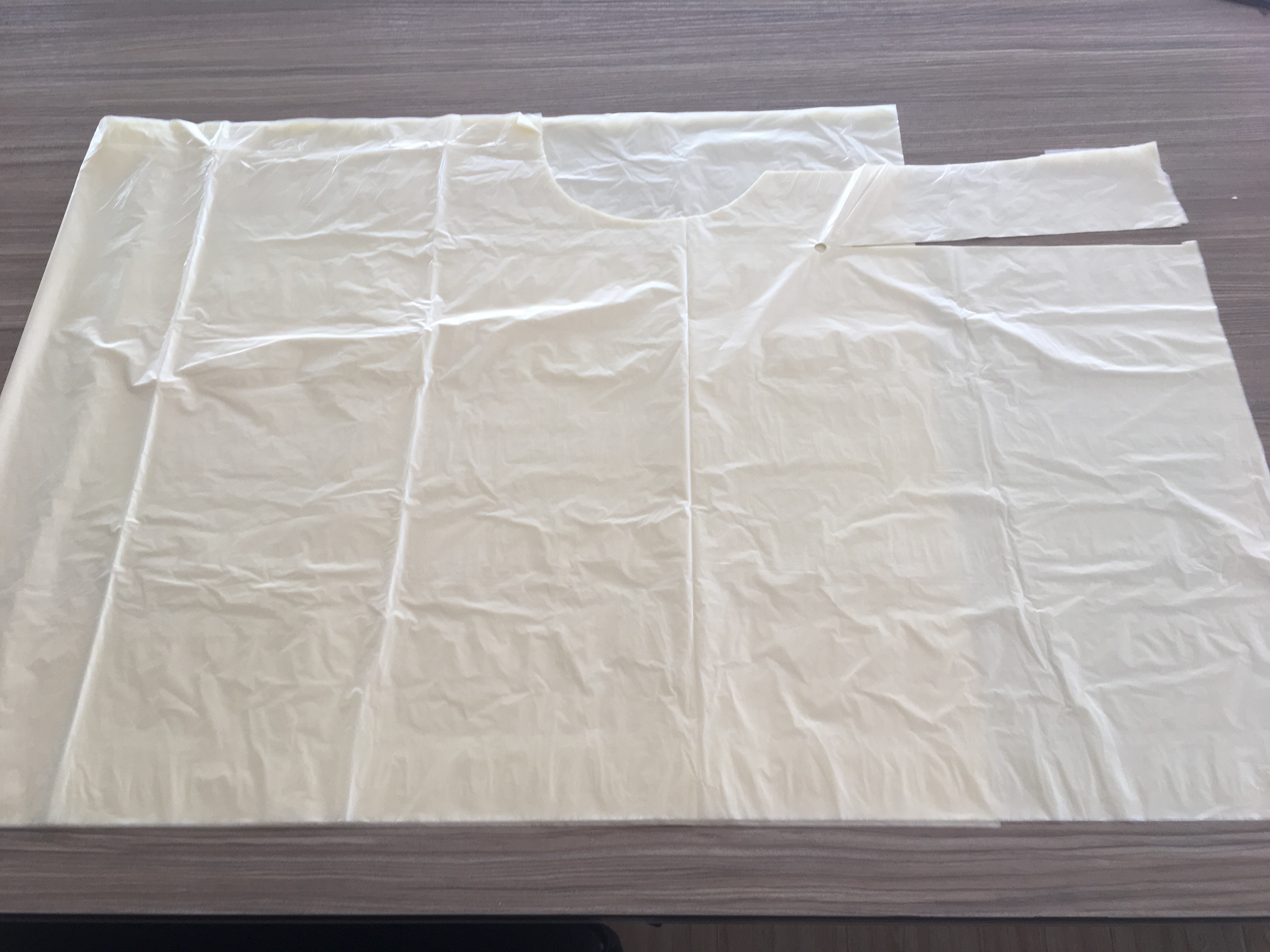 Beauty Salon PE Disposable Hairdressing Capes / Disposable Barber Cape Waterproof
