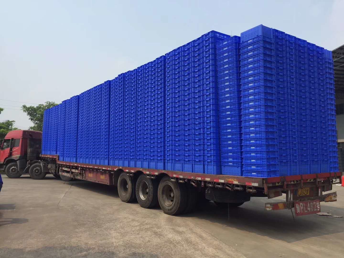 Durable Plastic Food Crates , Stacking Nesting Fruit Vegetable PP Mesh Crates DC Warehouse