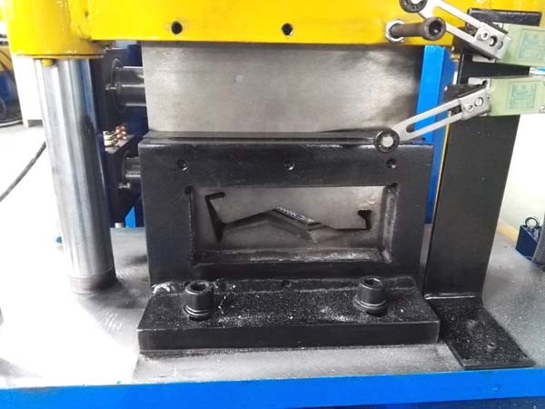 Keel Steel Profile Stud And Track Roll Forming Machine With Hydraulic Cutting