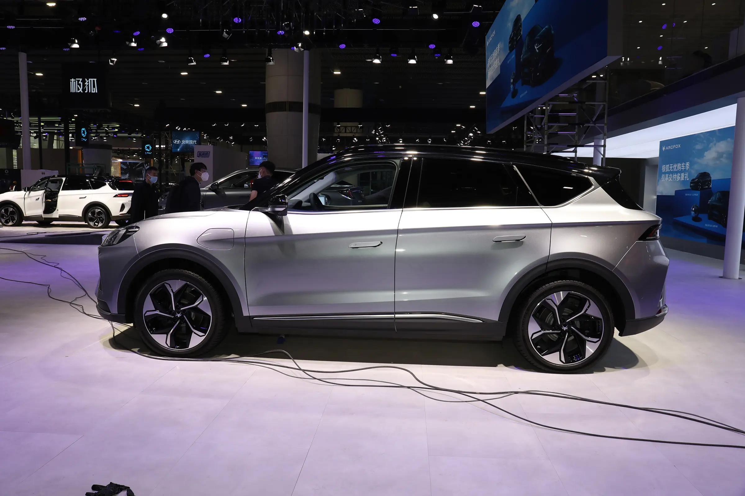 Made Cool Electric Vehicle Arcfox Alpha T SUV with Customized Dimensions 4788*1940*1683