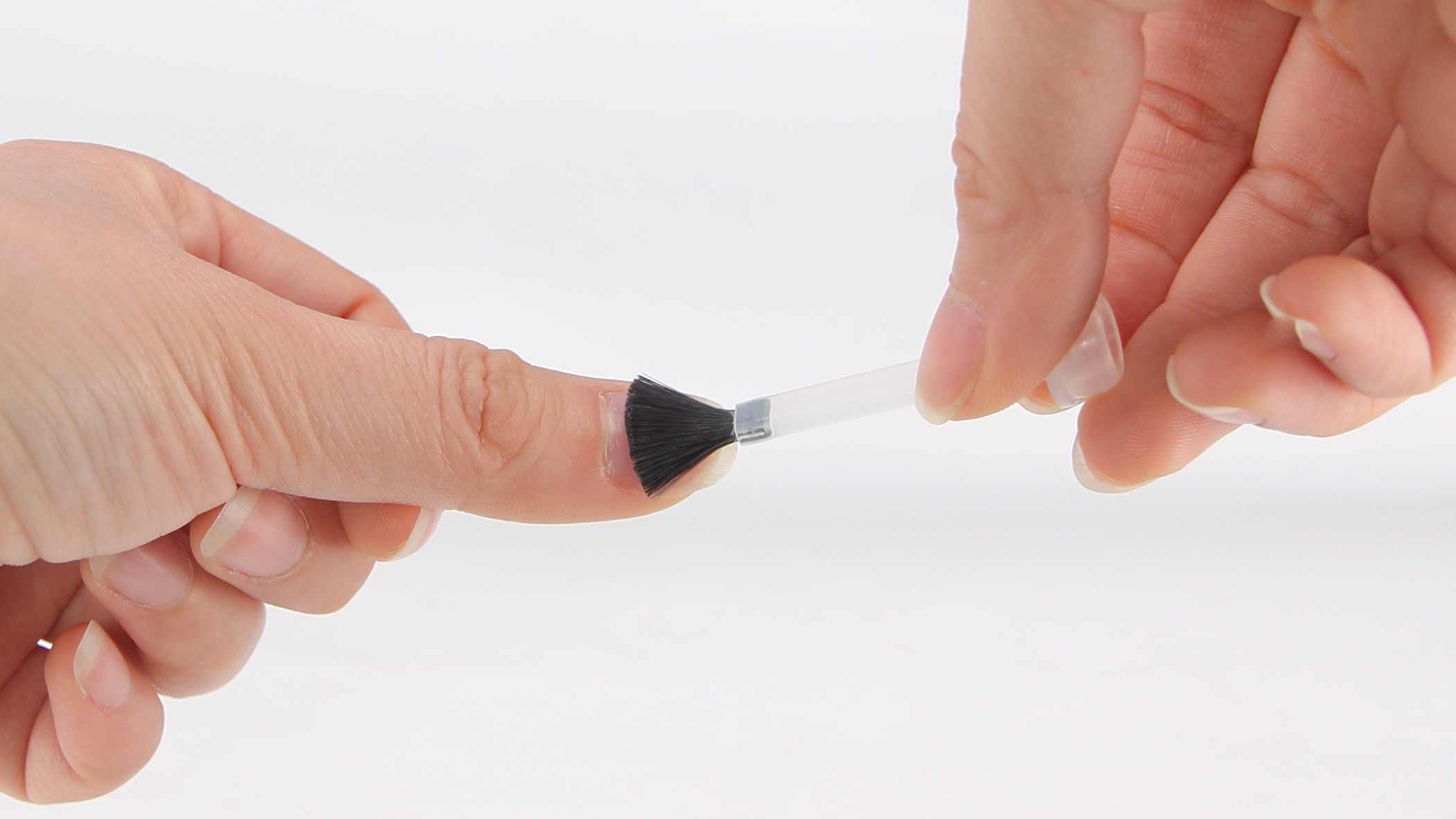 Black And White Nail Polish Brush Arc Shaped Nylon Material