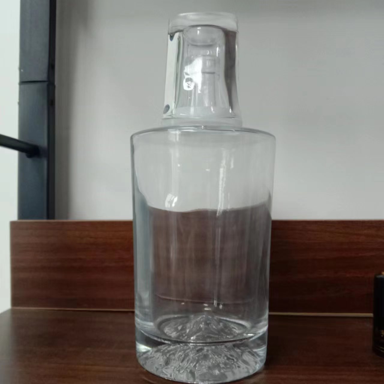 500ml Clear Thick Bottomed Glass Bottle for Wine Customized Creativity Mountain Design