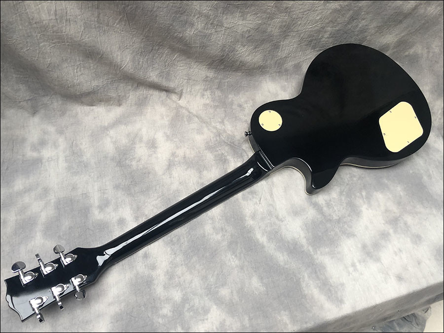2019 High quality white electric guitar,Mahogany body With Flamed Maple Top,Chrome Hardware,free shipping