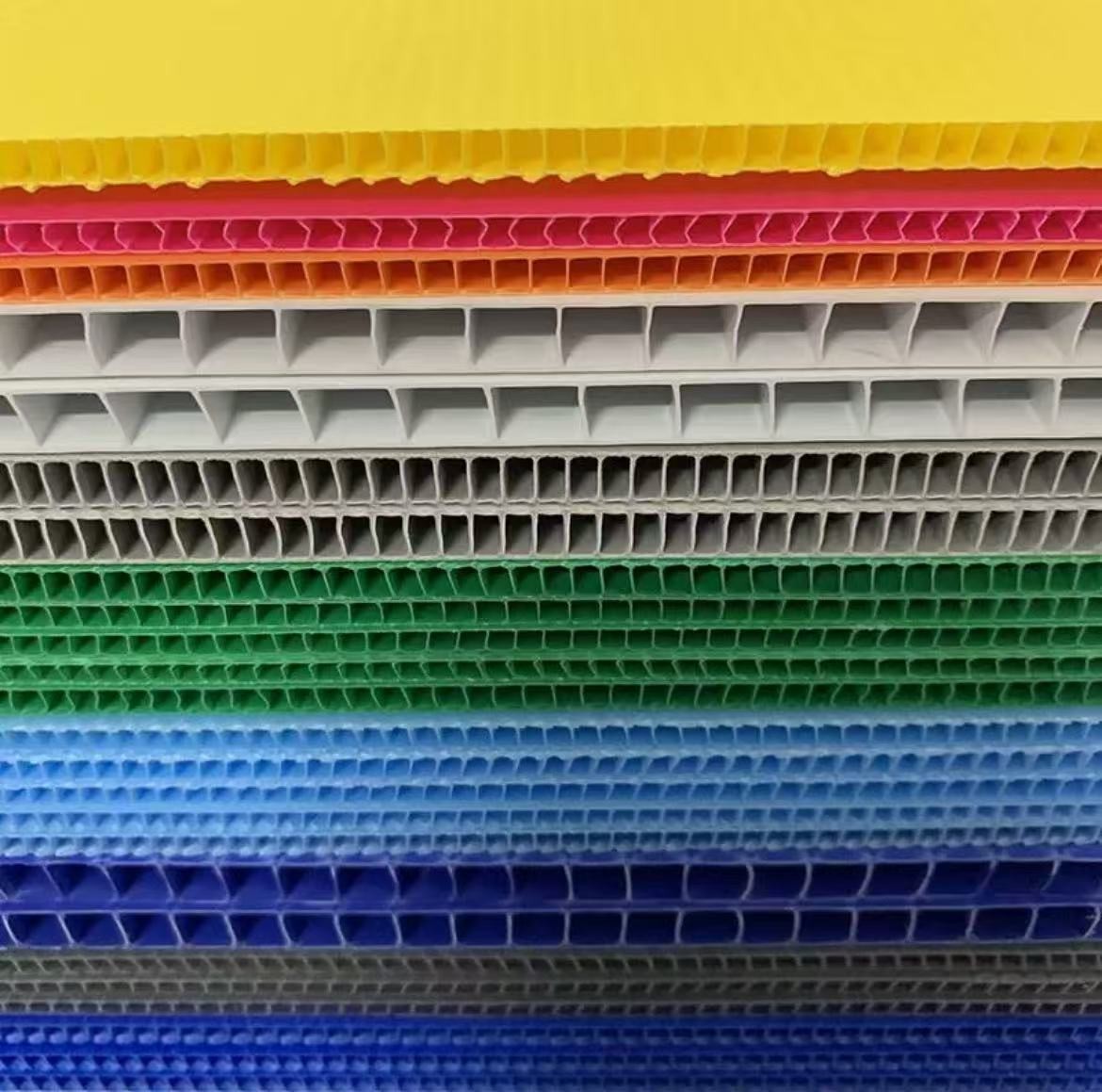 Customized Plastic Corrugated Sheet Hollow Panel Length Smooth And Matt Surface
