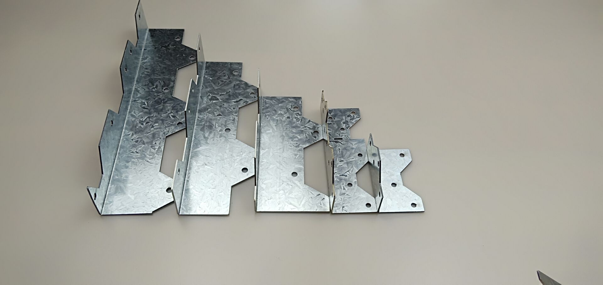 Thickness 1mm Galvanized Steel Adjustable Framing Angles Plate Connectors for Wood
