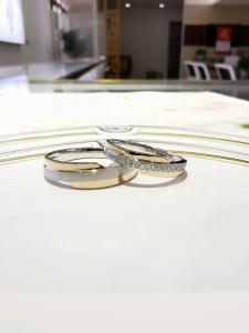 Quality Delicate Stripes 9.5g 18k White Gold Engagement Ring wholesale