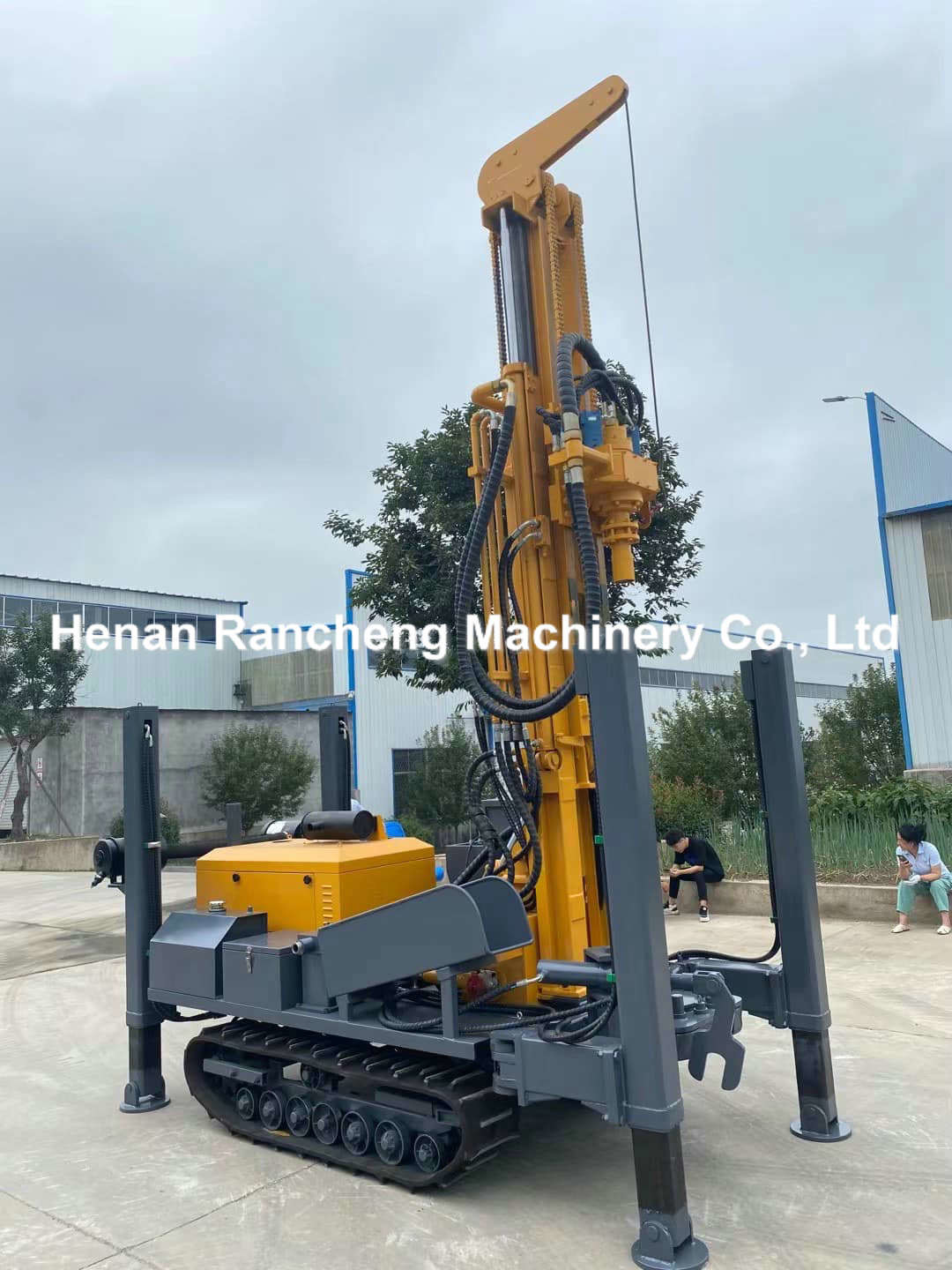 200m Crawler Mounted Pneumatic Water Well Drilling Machine 58KW Diesel Engine