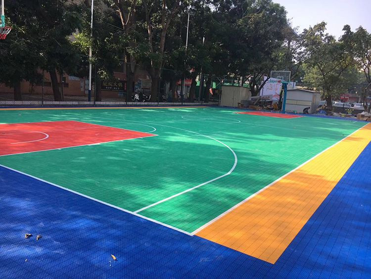 Wear Resistant Outdoor Sports Surfaces Fireproof PP Interlocking Suspension Floor