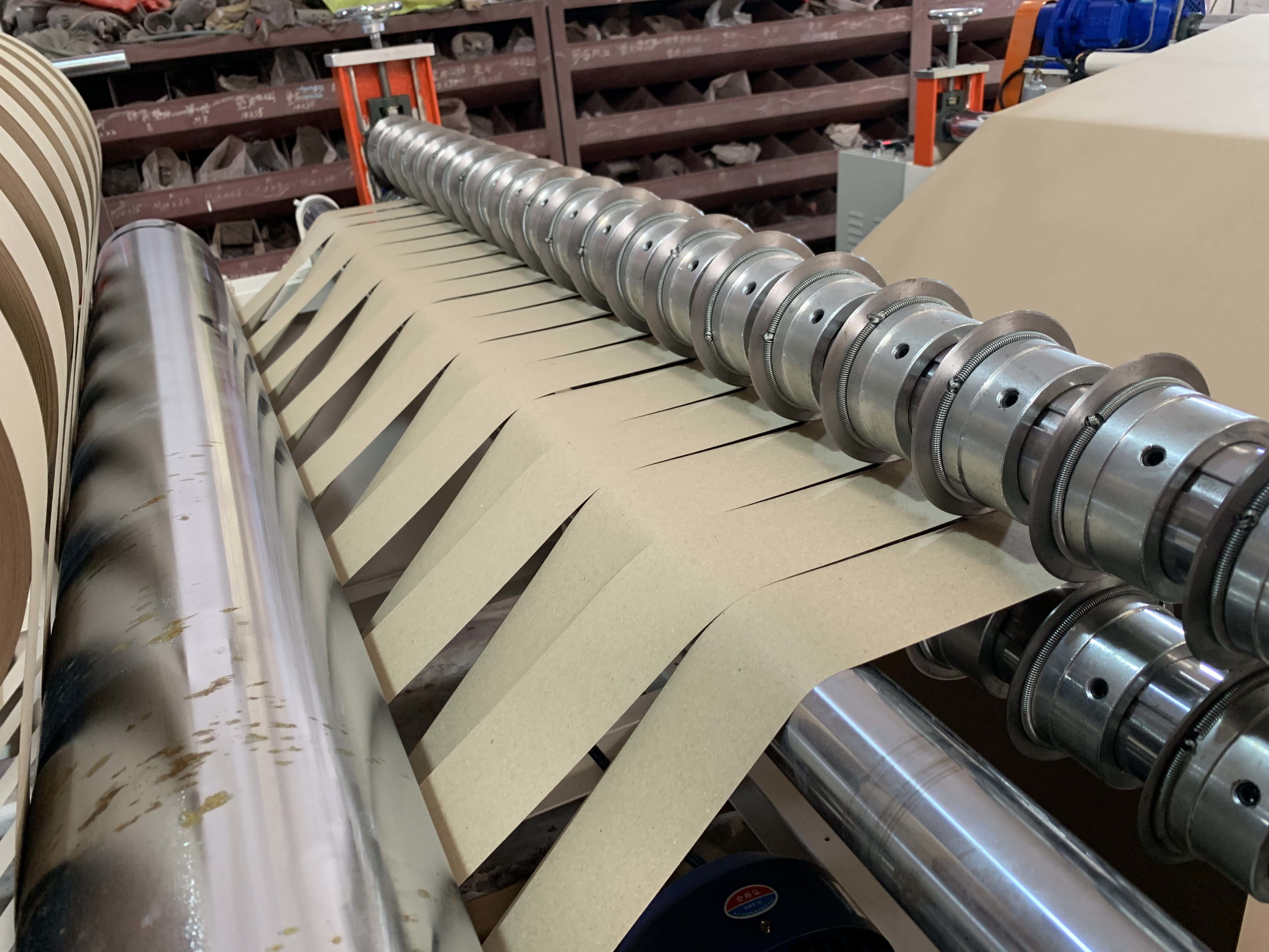 Roll Kraft Paper Slitting Machine Custom Size 100-140m/Min jumbo roll slitter rewinder