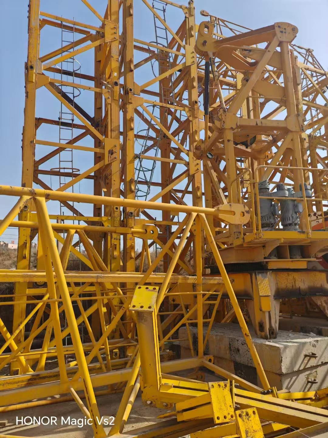 Zoomlion 7015-10 tower cranes are affordable and are universal models for construction sites