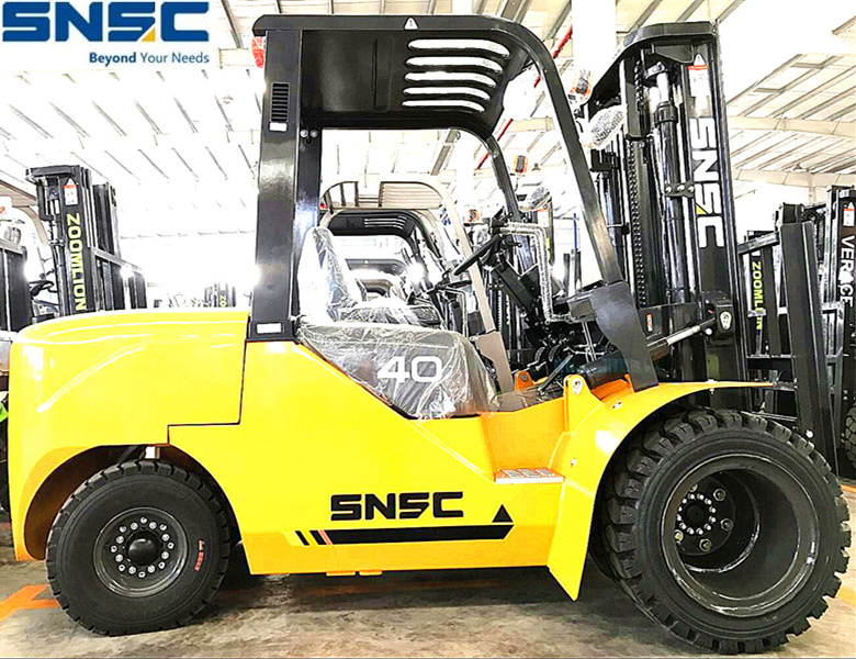4ton Isuzu Engine Front Double Tyre Z3000mm Mast Diesel Forklift Price