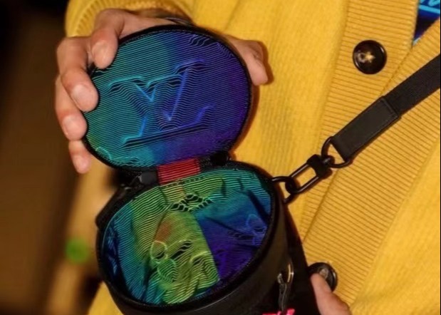 Cylinder Iridescent Expandable Crossbody Bag 3D Effect Printing