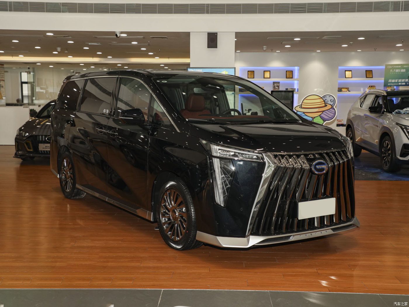 M8 Petrol SUV Cars 2022 Model Compact MPV Cars With Max Power 150bhp 6000rpm