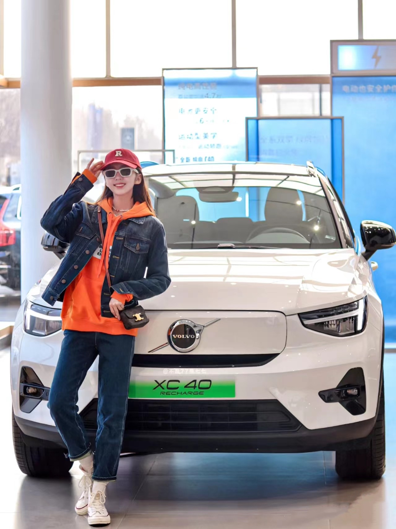 78kWh Battery Capacity Dual Motor Four-Wheel Drive Mobile APP Remote Control Electric SUV Cars VOL-VO XC40 RECHARGE AWD