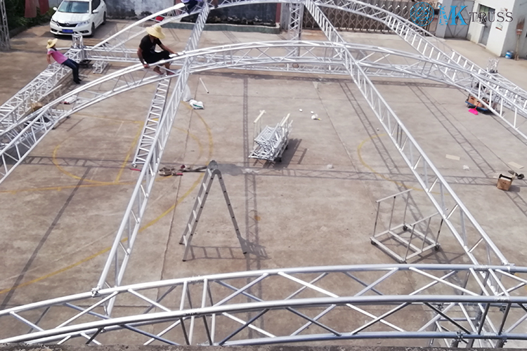290*290*2000mm Customized Curved Aluminum Truss Stand Lectern Podium