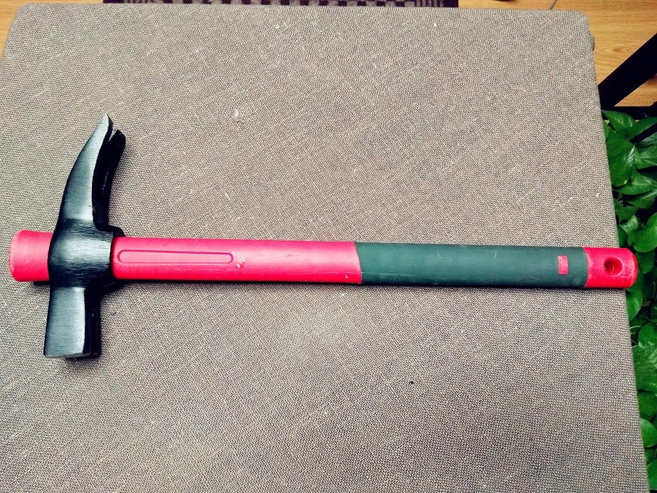 700g Italy Type Claw Hammer(XK0192)with powder coated surface and rubber handle