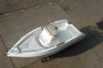Comformtable 6m Simple Pleasure Yacht White Outboard Engine With Console