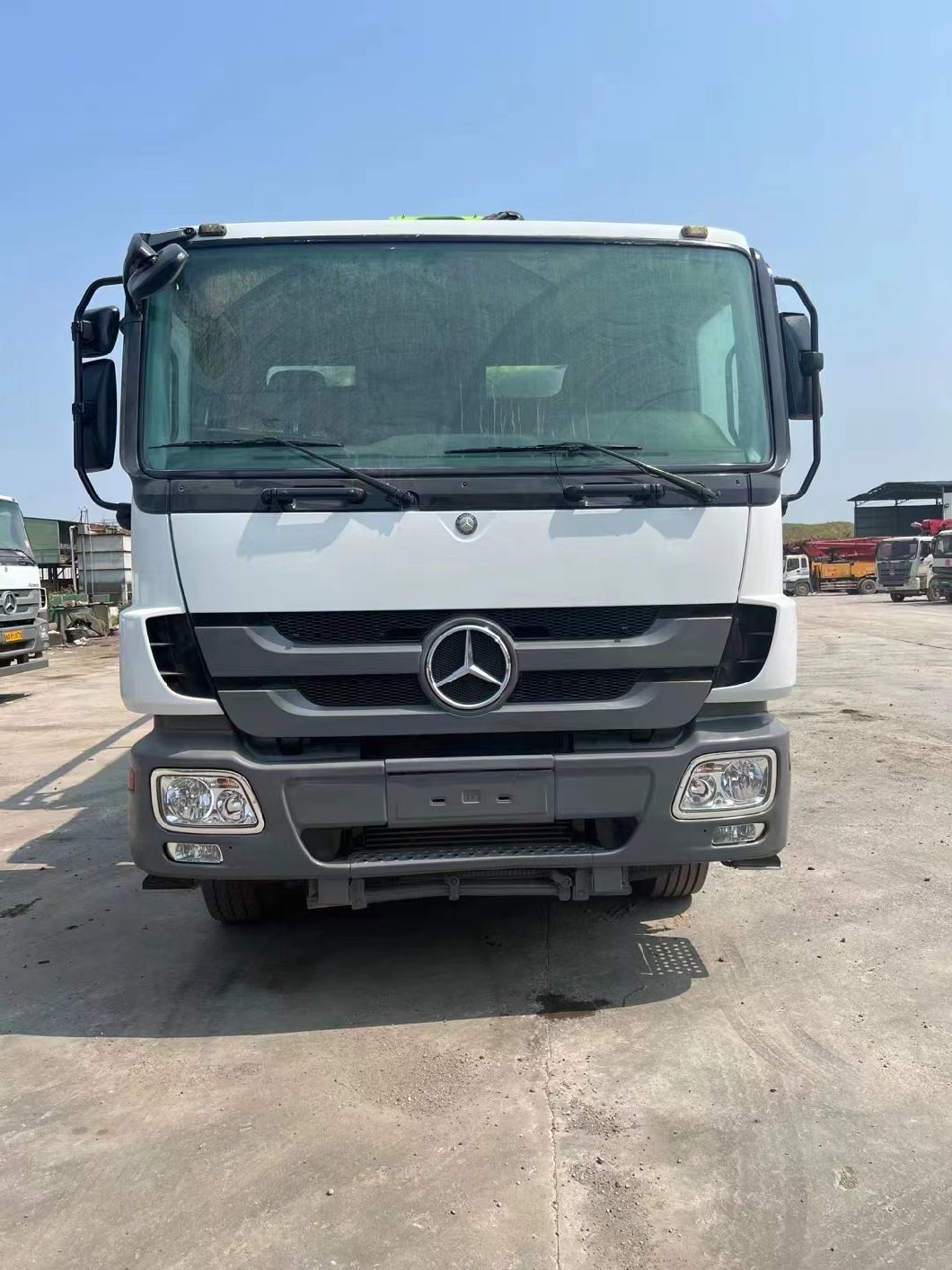 2013 Zml 52m Concrete Pump on Benz Truck Concrete Boom Pump Heavy Equipment