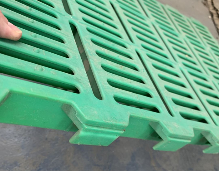 Strong Pig Farm Equipment Swine Plastic Flooring Many Color Corrosion Resistance