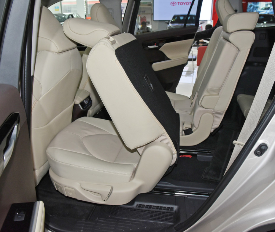 2022 Electric With Gasoline Toyota Highlander Two Engine 2.5L 4WD 5 Door 7 seats SUV