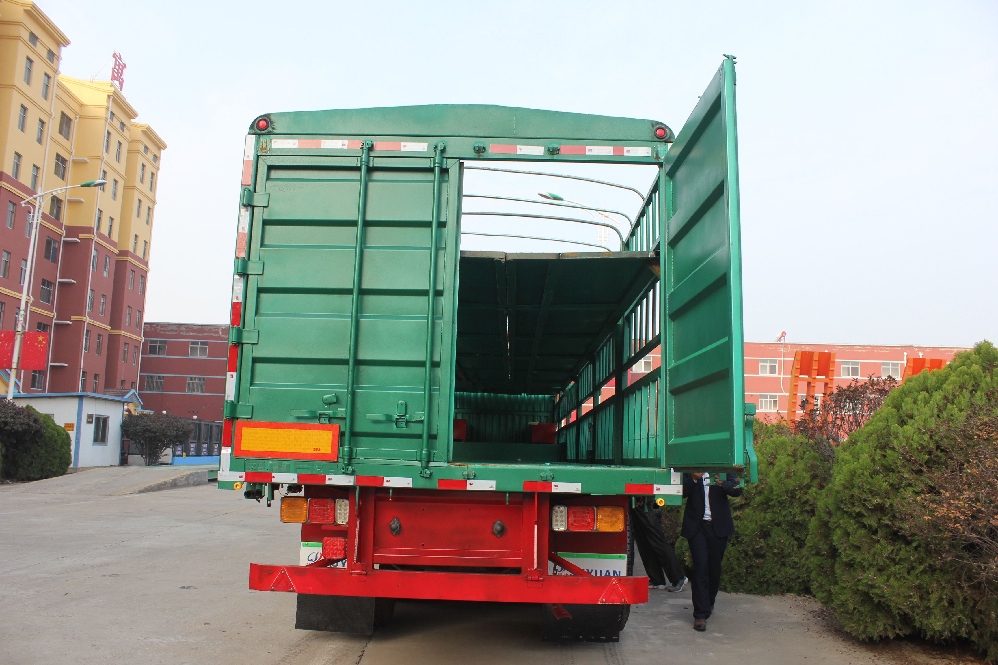 3 Axles Fencing Livestock Horse Carriage Semi Trailer in Liangshan With High Capacity