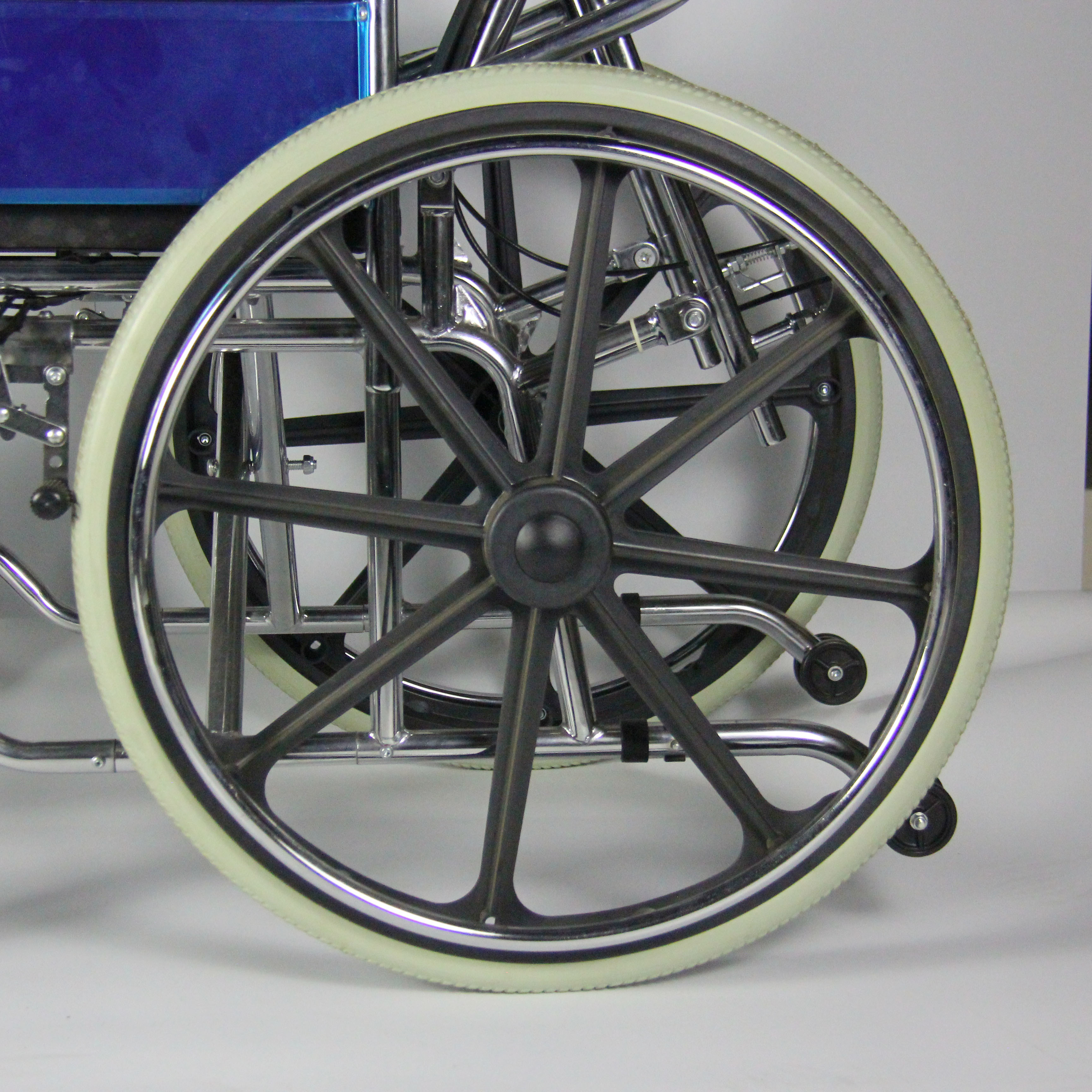Exquisite Workmanship Aluminum Manual Wheelchair With U Shape Commode Seat