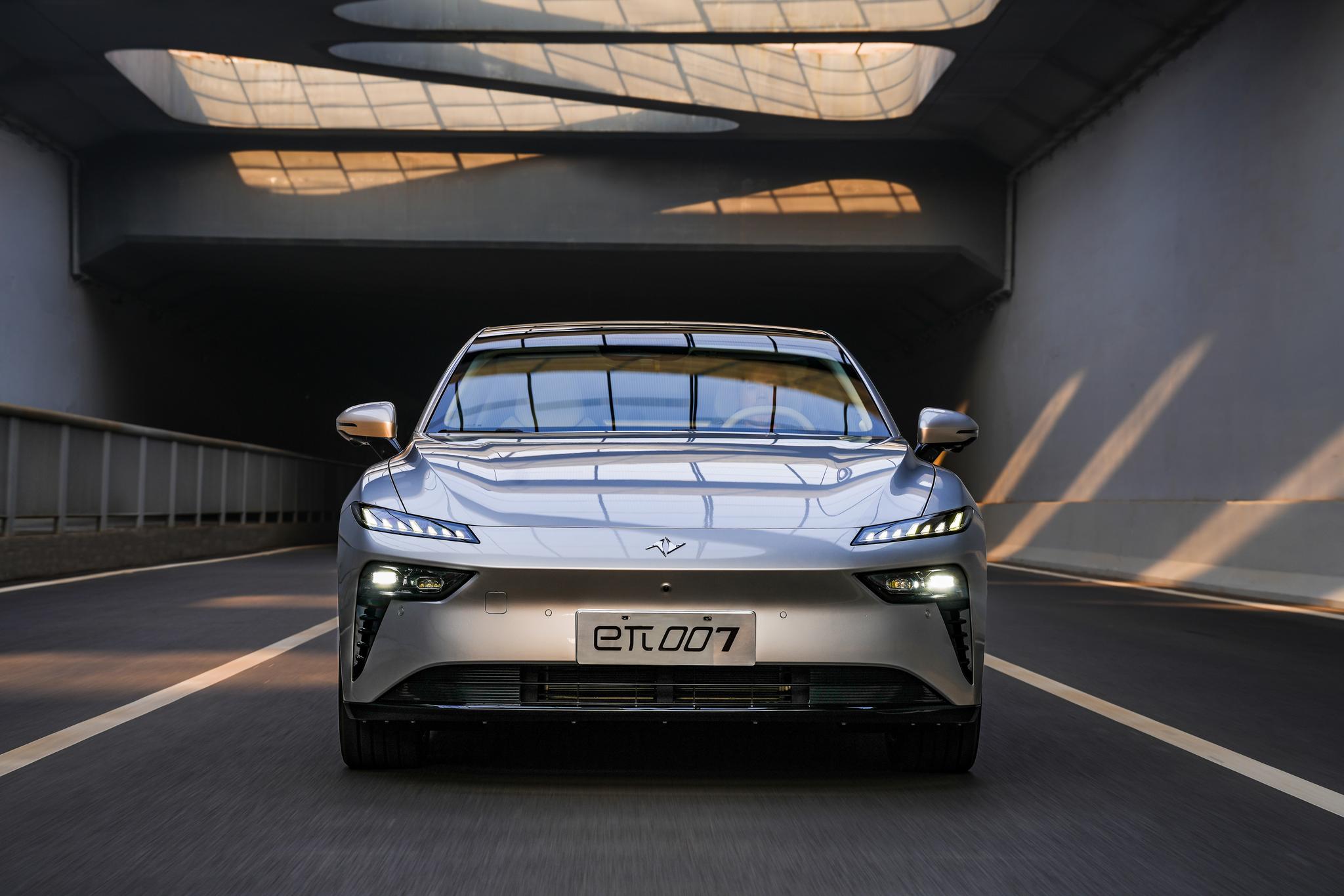 High Speed Pure Electric Sedan Dongfeng Yipai 007 5-door 5-seat Body Structure and 2915mm Wheelbase