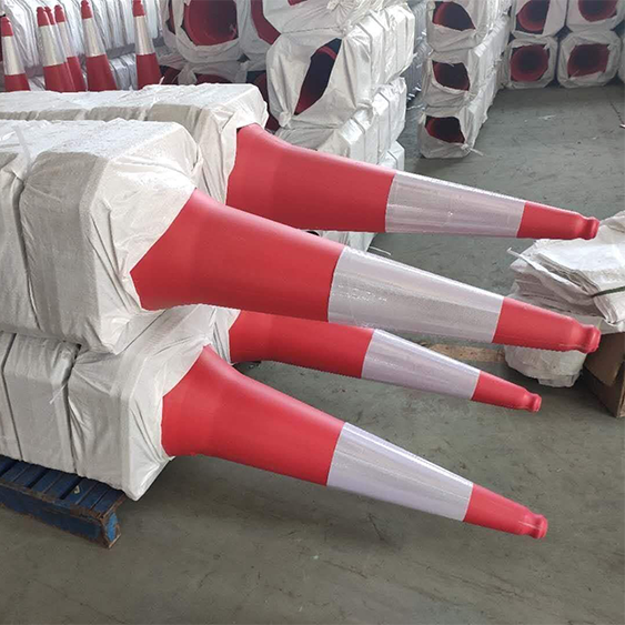 Roadway Safety High Visible Reflective Red PE Traffic Cones For Traffic Control