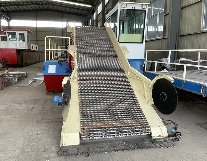 105kw Aquatic Weed Harvesters 9CBM Fully Automatic For Floating Garbage