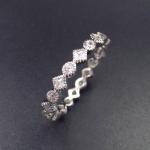 Fashionable Silver Diamond Ring Round Sequential Arrangement Shape