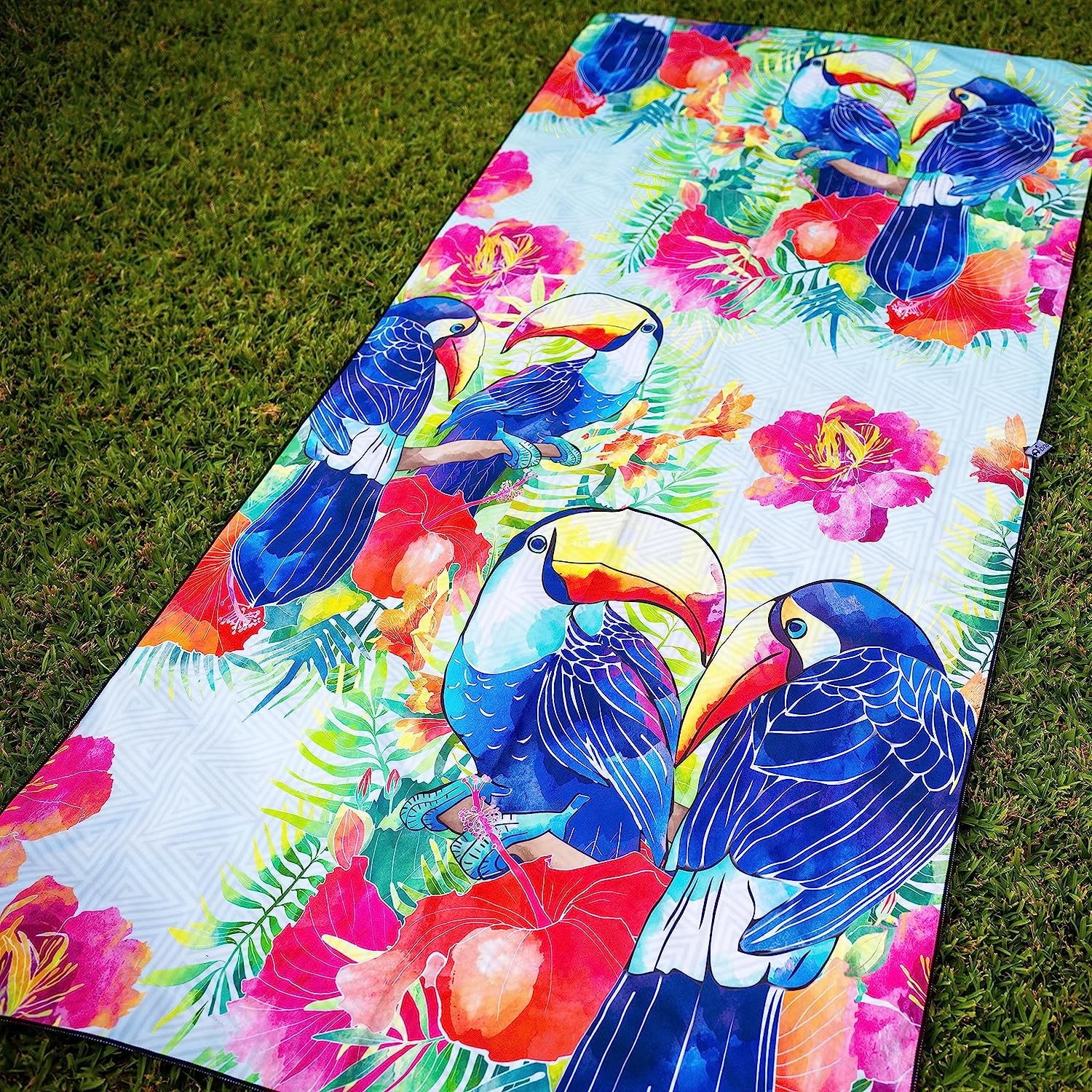 Custom Logo Print Quick Dry Microfiber Egyptian Beach Towels With A Zip Pocket Recycled Towel Sand Free