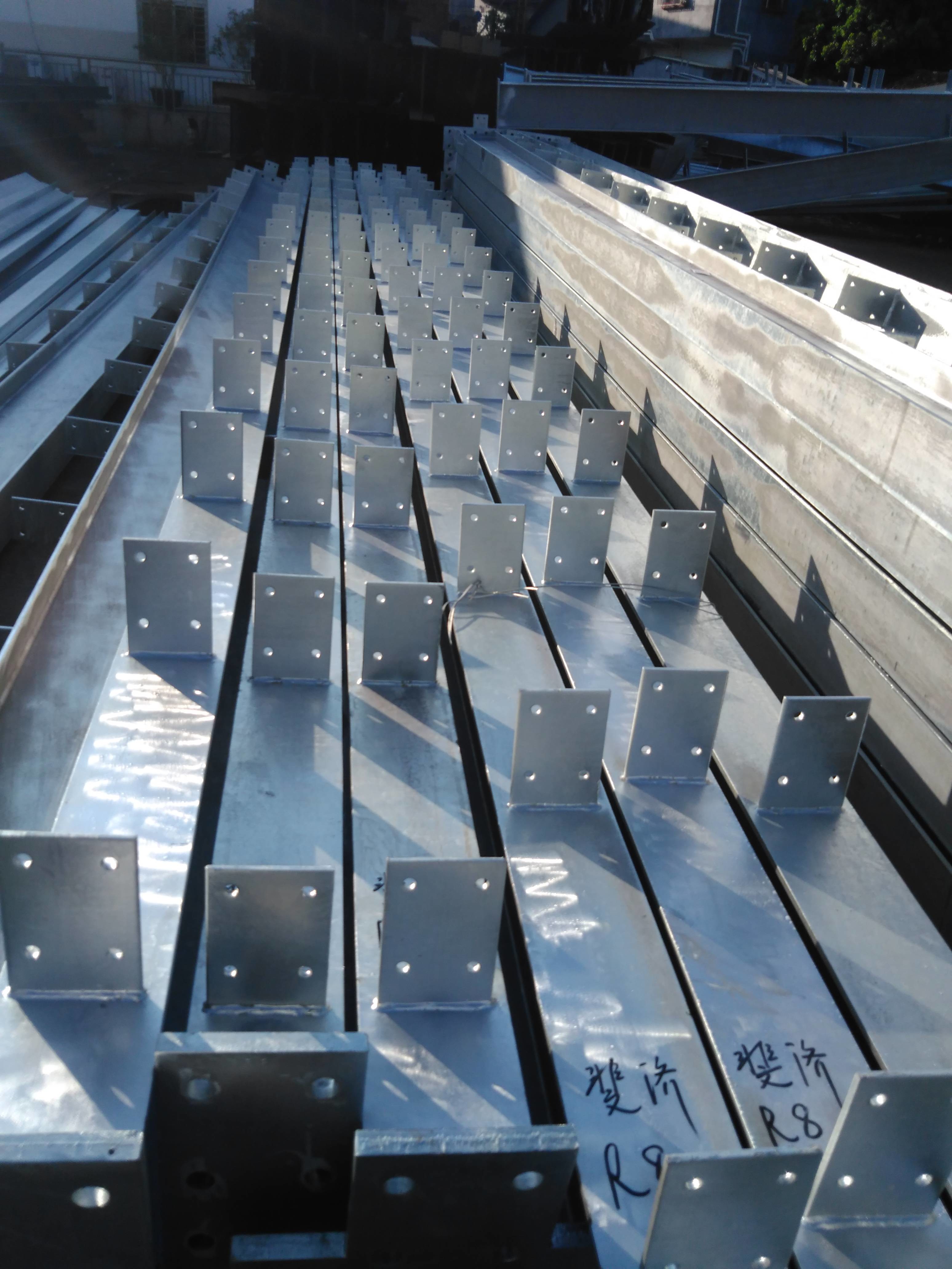 1500㎡ Workshop Steel Structure With Corrugated Colored Steel Sheets Tiles &Walls