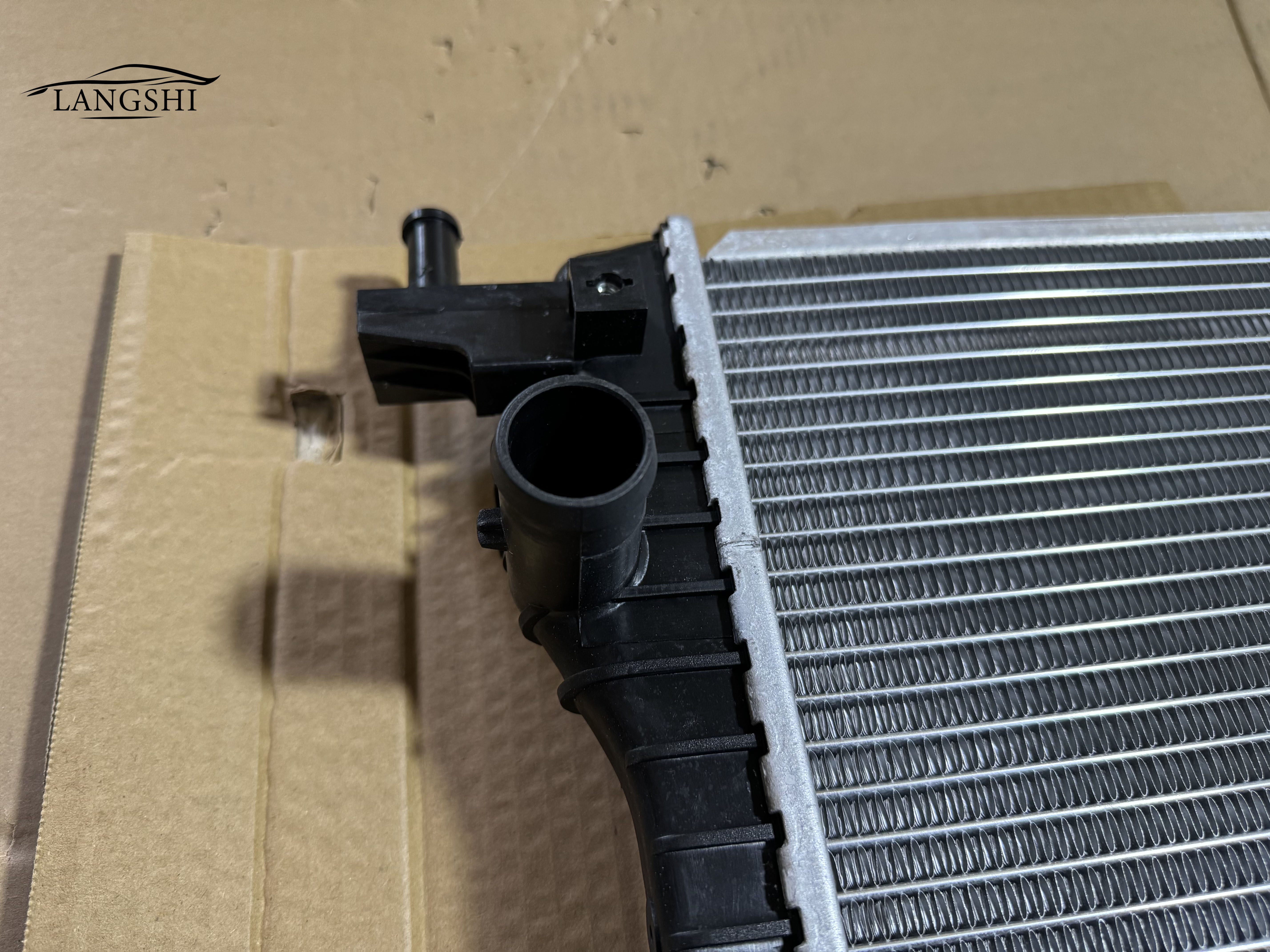 10122633 Auto Spare Parts Aluminum Radiator for MG 6 and ROEWE RX5 Car Cooling System
