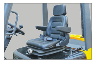 Multifunctional Diesel Powered Forklift 2 Ton With Side Shifter Solid Tyres